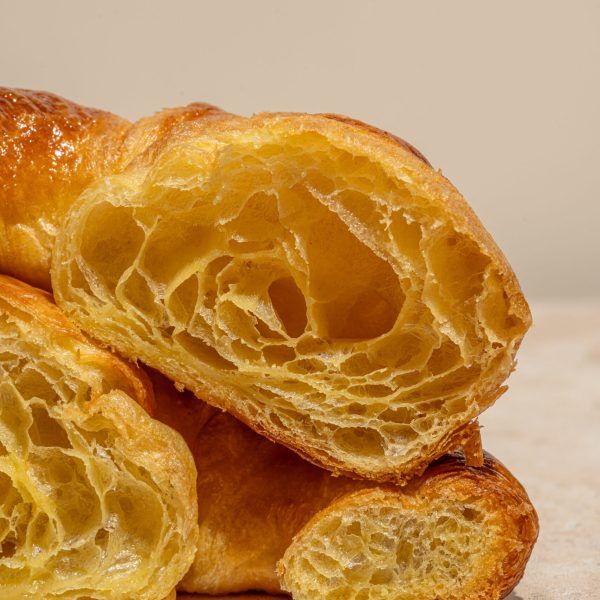 Croissant de mantequilla horneado en el día Bo&Go